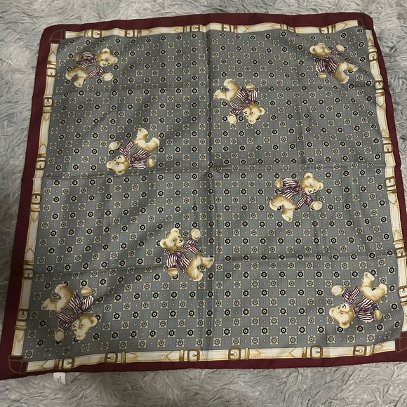 Bear Scarf - Picture 1 of 4